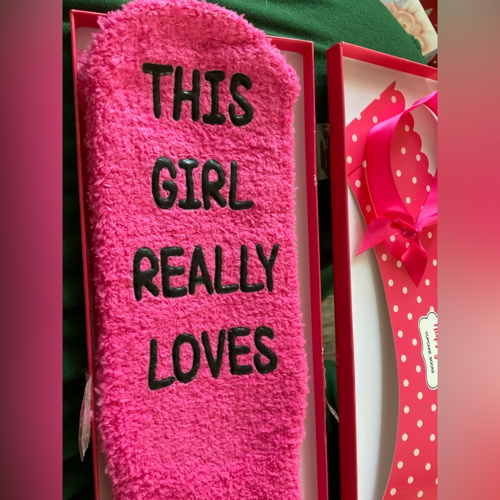 Happypop Gift Box of GOAT Lover Socks.  Includes Wrap to Make  Cupcake Socks